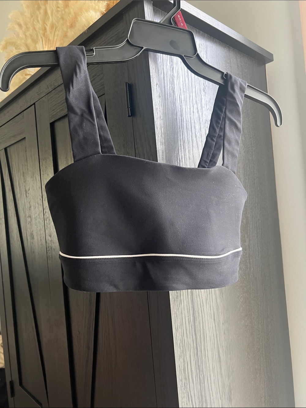 Black Crop workout bra with Contrast Piping